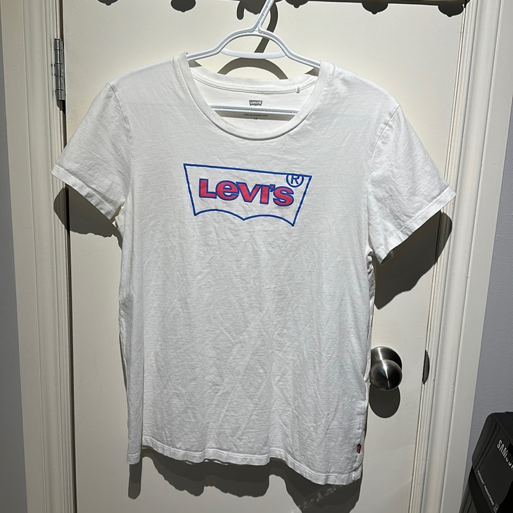 Levi’s T-shirt
